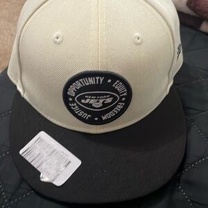 New York jets fitted hat. NWT. Size 7 3/8.